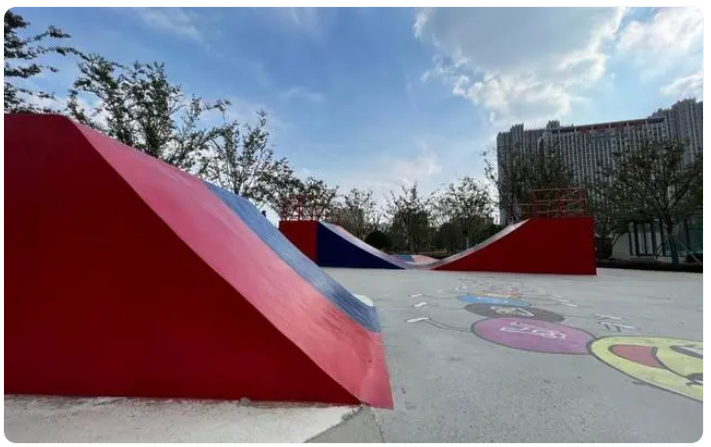 滑板場地因設計建設施工不專業_一滑板場受到閑置！